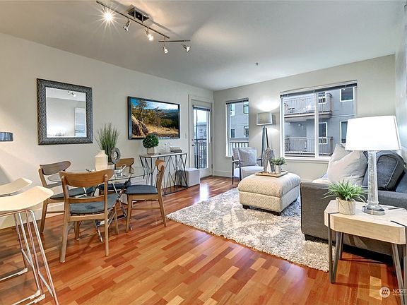 Great open floor plan>