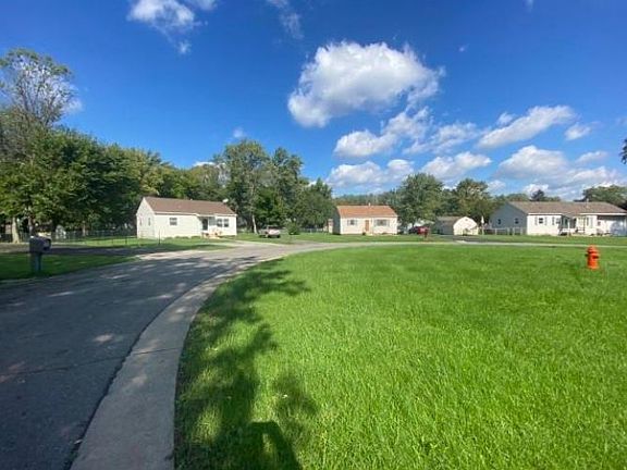 2nd image of 312 Oak Cir #1