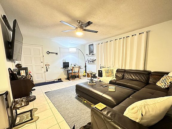 3rd image of 3013 Albatross Rd APT 1