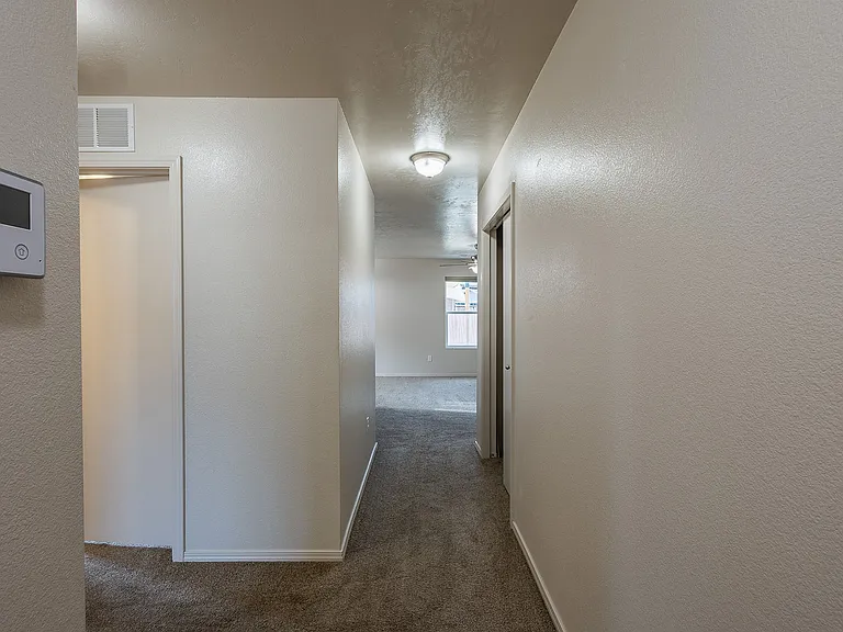 143 E Rose Lake Dr — Photo 7