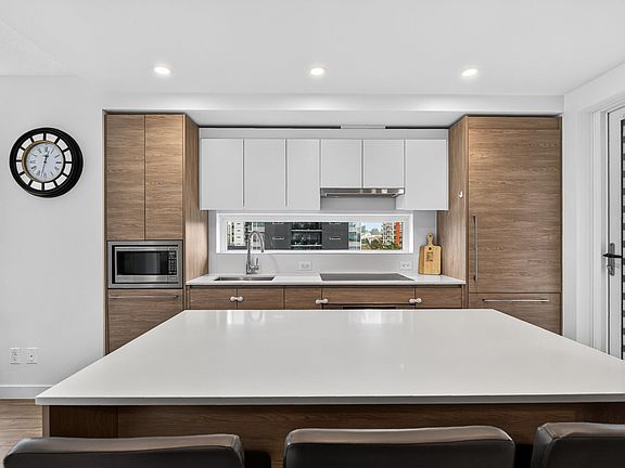 5th image of 13615 Fraser Hwy #809