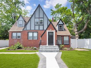 16 Oakley Ave, Massapequa, NY 11758