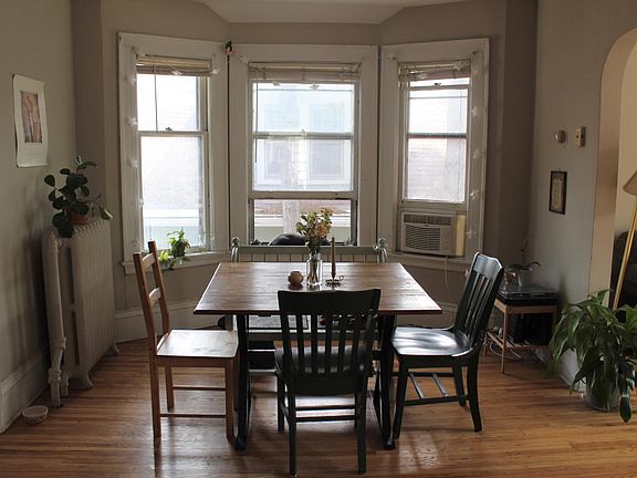 2nd image of 1649 Selby Ave
