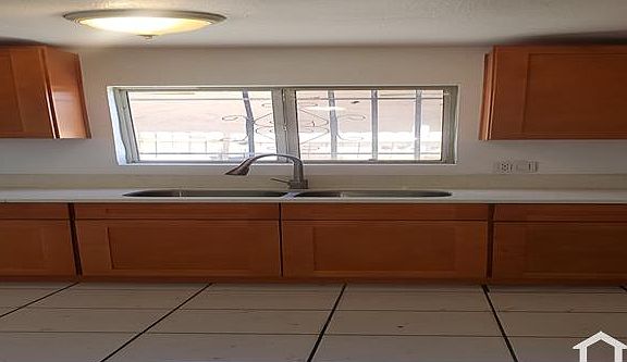 3rd image of 2103 E 105th St