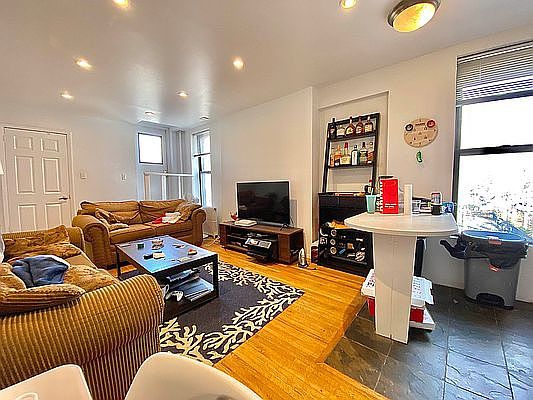 3rd image of 600 W 52nd St #4