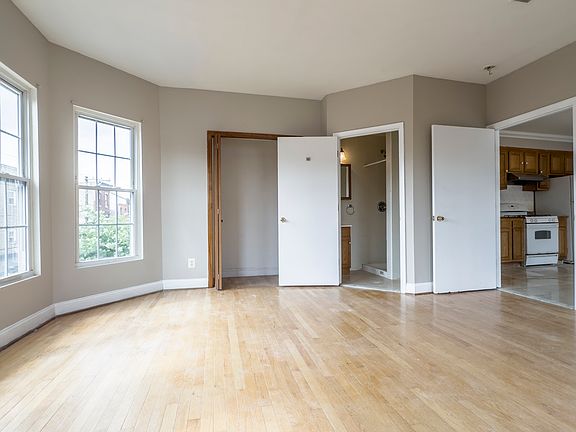 3rd image of 819 S 8th St Floor 3