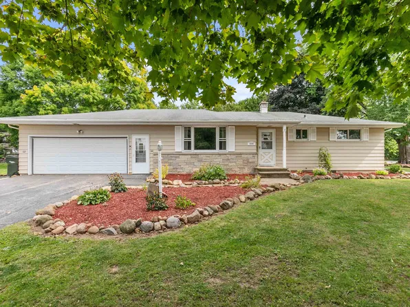 8506 Pioneer Rd, Larsen, WI 54947