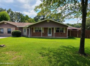 32 Briarwood Dr W, Gulfport, MS 39503