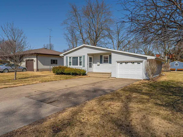 1566 Pulaski St, Lincoln, IL 62656