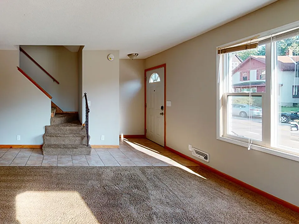 1203 Como Ave SE