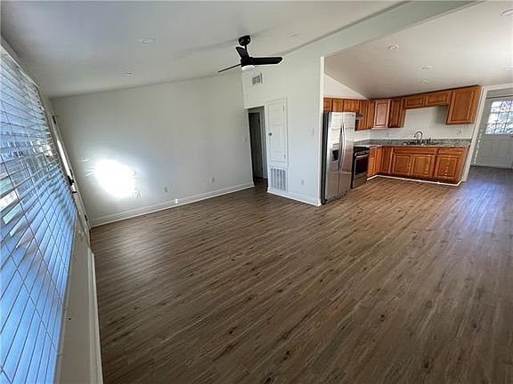 5th image of 3204 California Ave