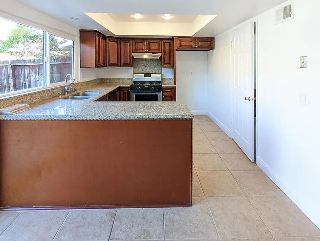 Sussex Cir, Garden Grove — Photo 3