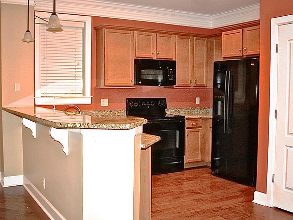 Granite counters, stove, microwave, refrigerator, dishwasher and washer & dryer in unit.