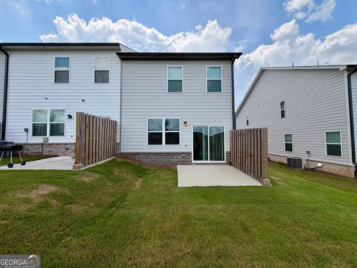 3 bed, 2.5 bath, 1552 sqft, $2,095 — Photo 3