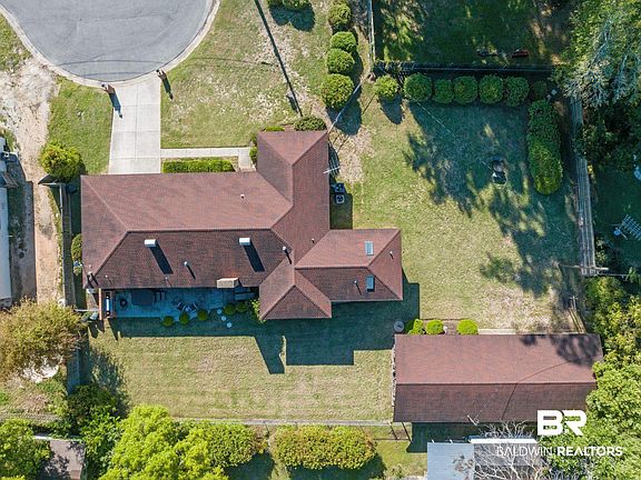 3rd image of 376 Ridgewood Cir