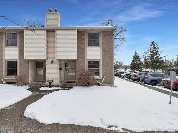 11 Grand River Blvd #9, Kitchener, ON N2A 2T2