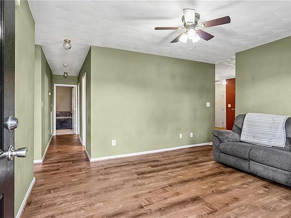 5th image of 1117 Evelyn St