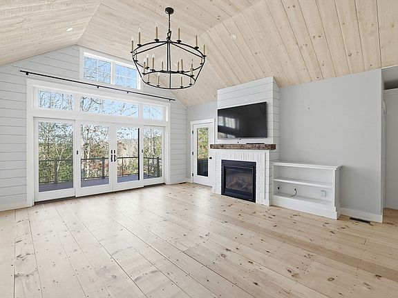 3rd image of 22 Hickorywood