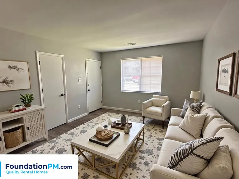 1056 Hudson St #1 — Photo 8