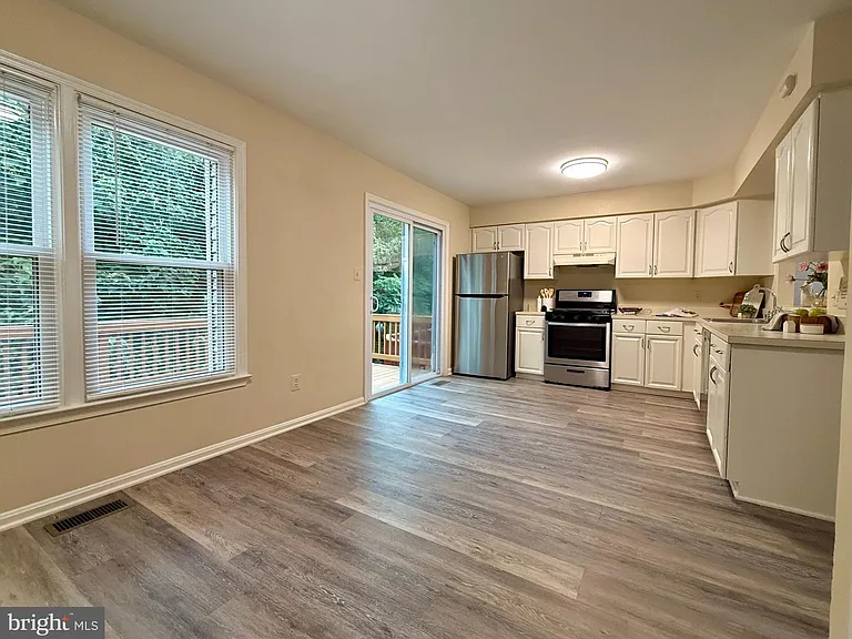 5304 Buxton Ct — Photo 9