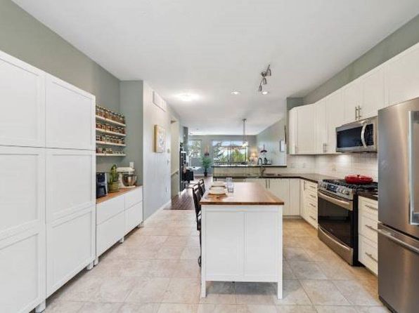 3 bedroom rental in Coquitlam — photo 9