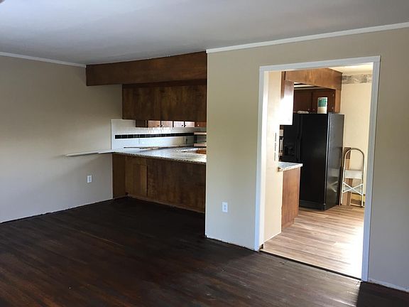 4th image of 1108 Thayer Dr