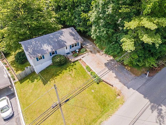 3rd image of 750 E Main St