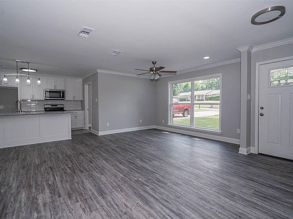 2nd image of 2803 Sherwood Dr