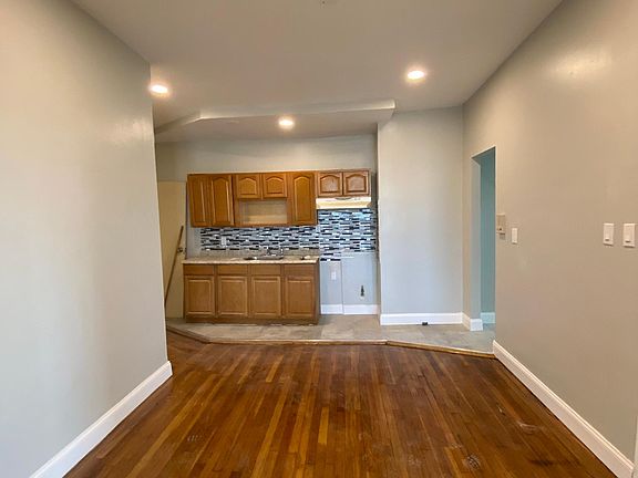 2nd image of 311 Mount Prospect Ave #U5kpfdfnd