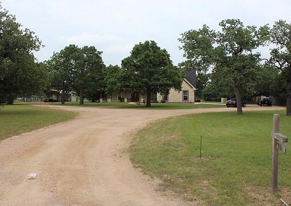 4th image of 201 Lake Dr
