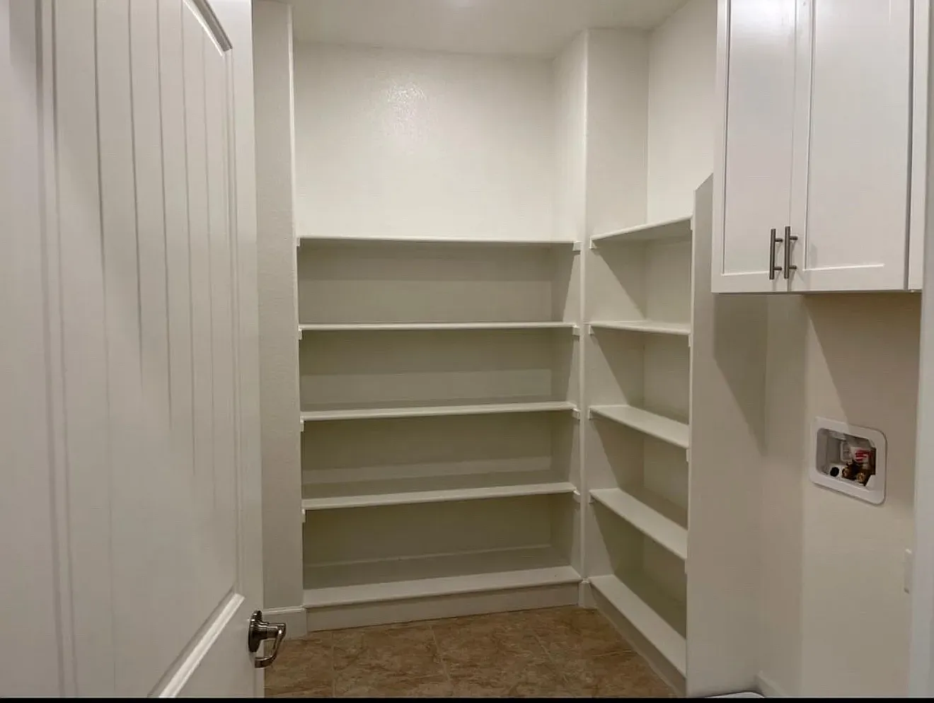 4 bed, 2786 sqft, $4,000 — Photo 2
