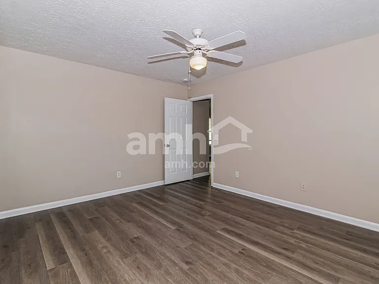 9488 NE Huckabee Ct — Photo 10