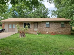 213 Northview Ave, Huntsville, AR 72740