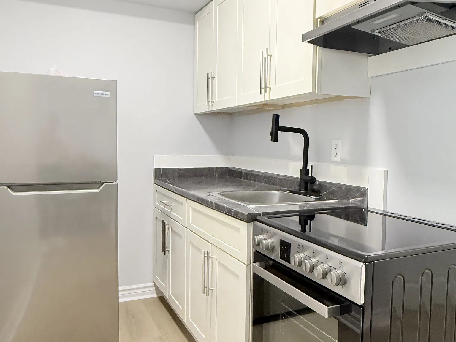 2 bed, $1,400 — Photo 2