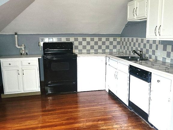 2nd image of 1424 Virginia St E #A