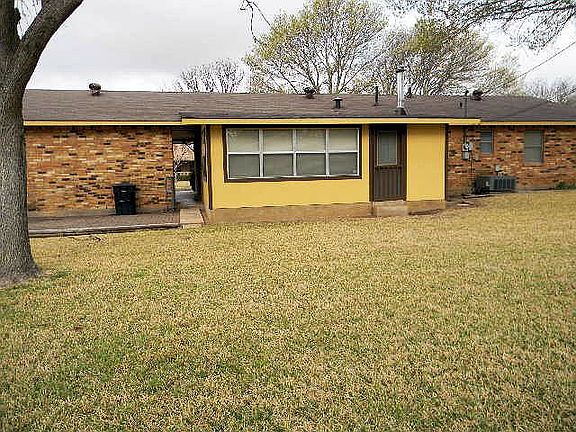 2nd image of 216 W Driftwood Dr
