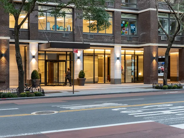 300 East 34th Street image 36 of 47