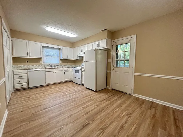 2 bed, 1.5 bath, 995 sqft, $1,025 — Photo 4
