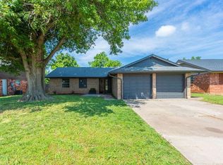 913 Mercury Rd, Edmond, OK 73003