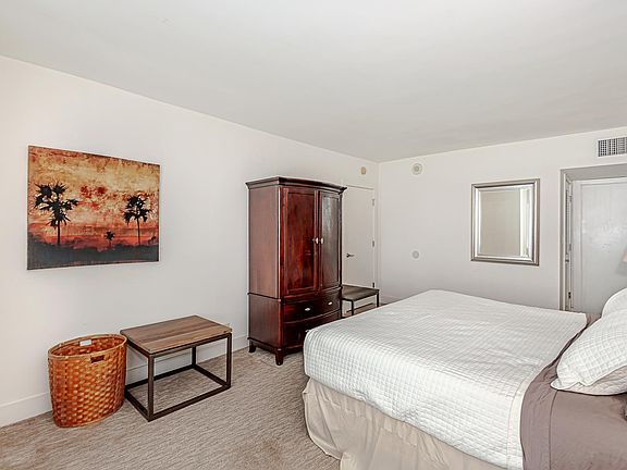 4th image of 2301 Collins Ave APT 1539