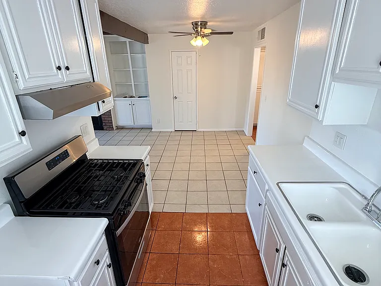 7504 Sepulveda Blvd #204 — Photo 5