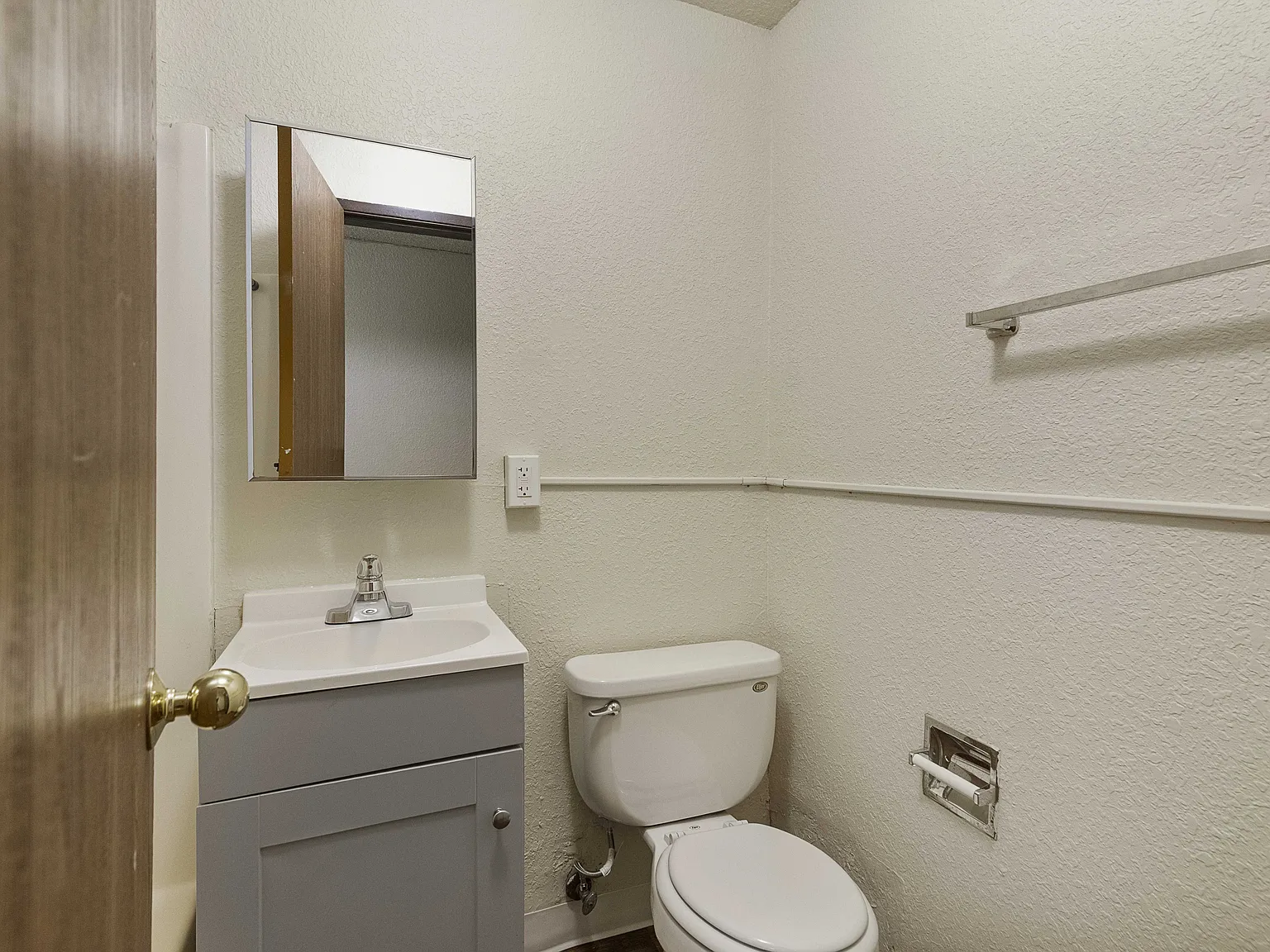 Badger & Blue Lake Apartments — Photo 3