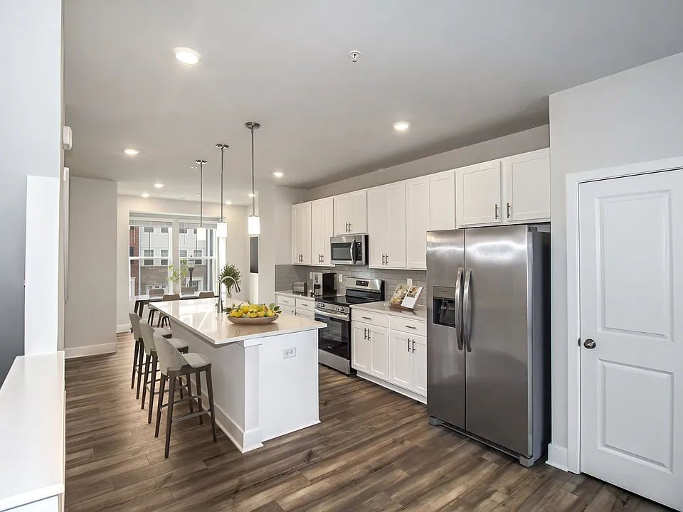 1238 Greylock Ln