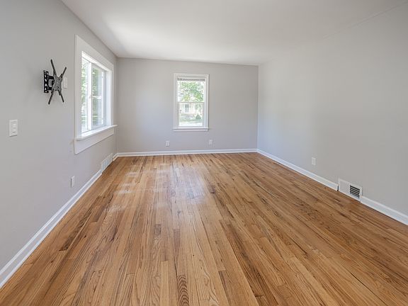 2nd image of 1528 Sheridan Dr