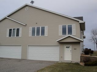 302 Lake Dr, Winsted, MN 55395