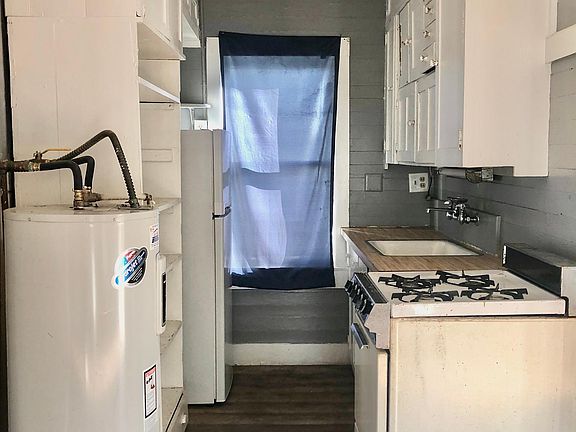 5th image of 313 S Lowry St APT D