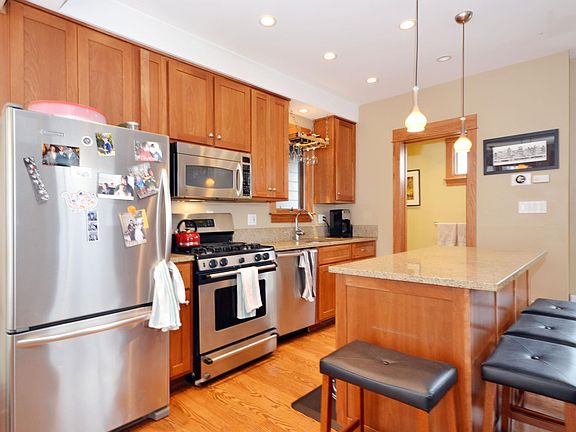 4th image of 3433 N Leavitt St Unit 2