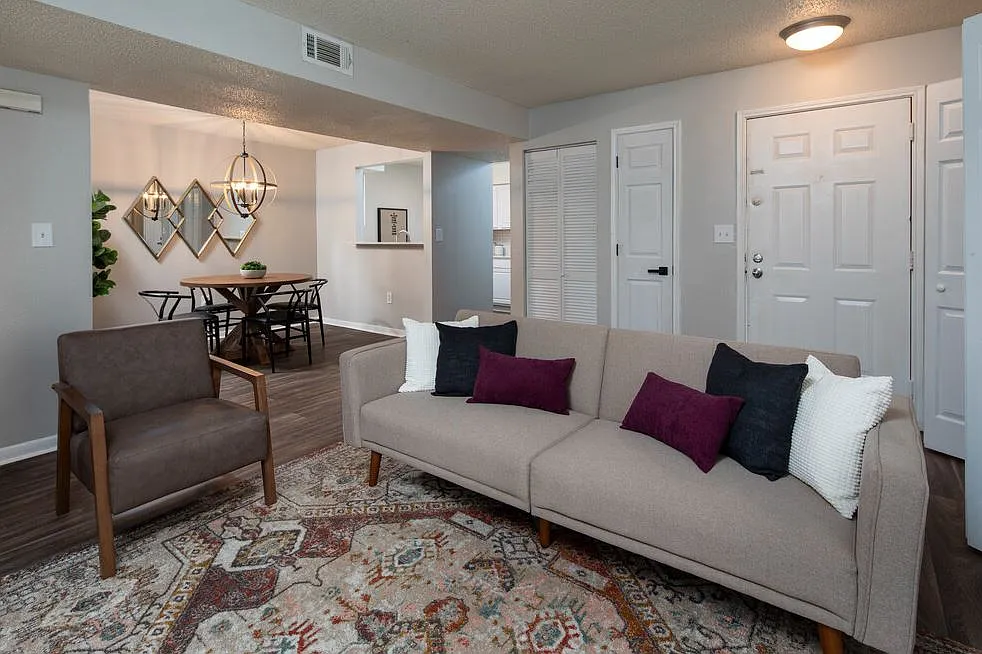 Belmont Hill Aprtments — Photo 3