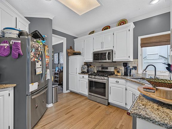 4th image of 13987 W 147th St #1