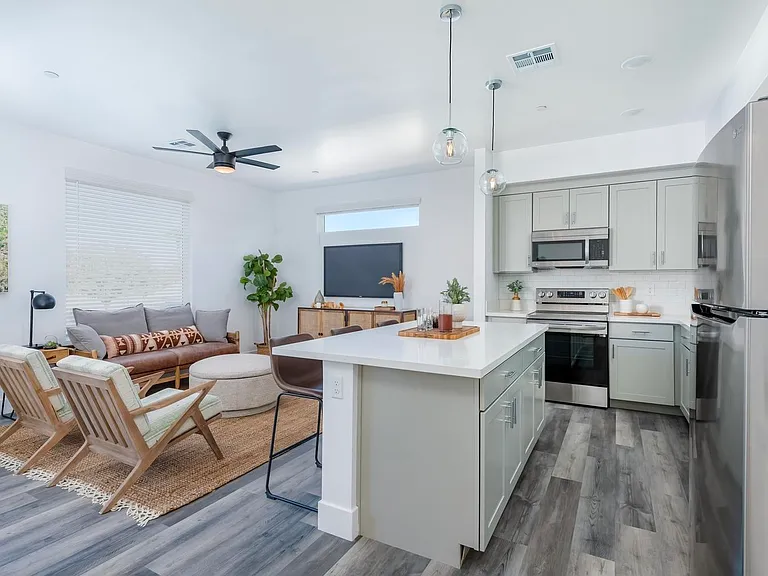 1349 W Osborn Rd #4 — Photo 4